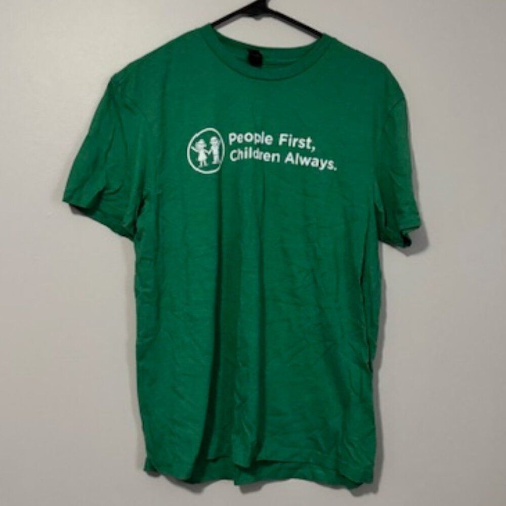 USED Woman's District Short Sleeve Shirt Color Green Size Medium